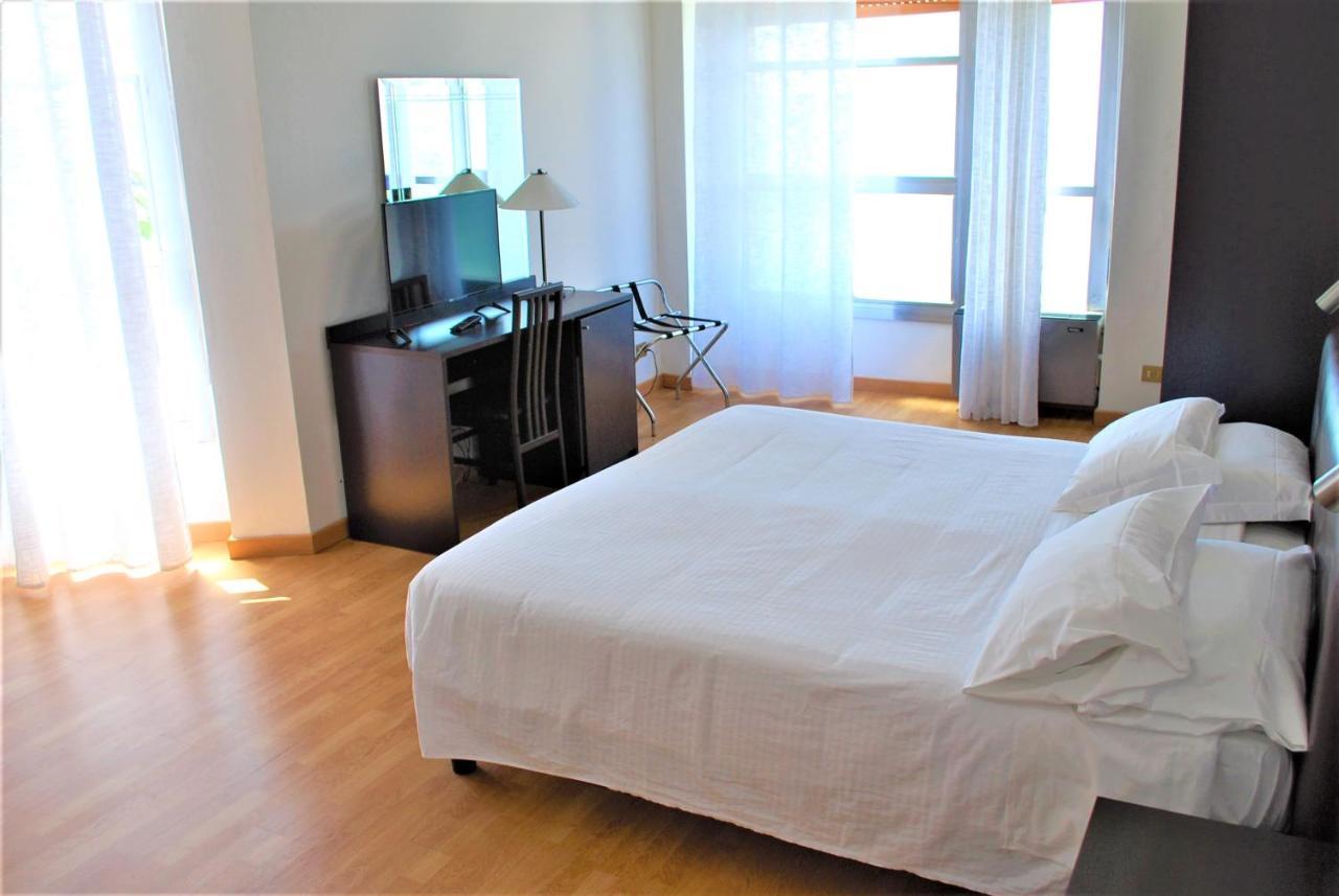 Park Hotel Mar Grande Таранто Экстерьер фото