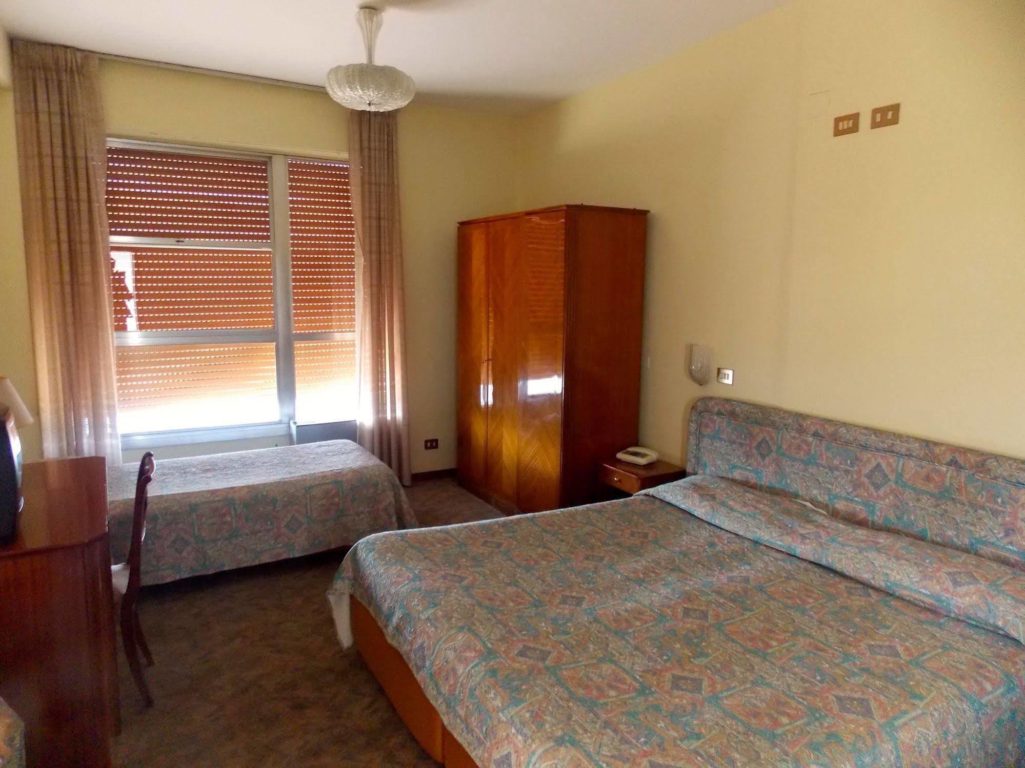Park Hotel Mar Grande Таранто Экстерьер фото