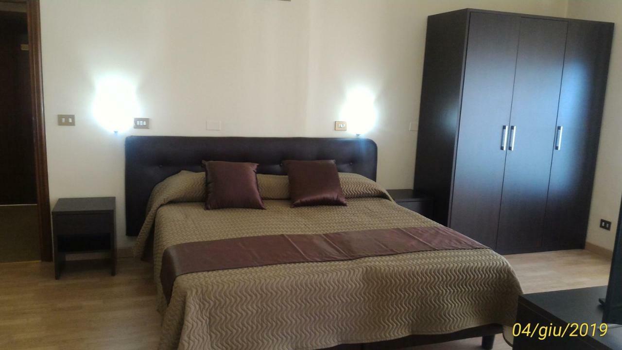 Park Hotel Mar Grande Таранто Экстерьер фото